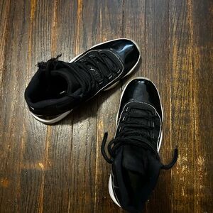 Jordan Black and White  Sneakers